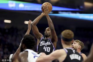 的表现令人 的表现令人