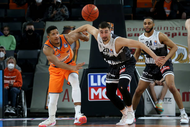 通过果断判 通过果断判